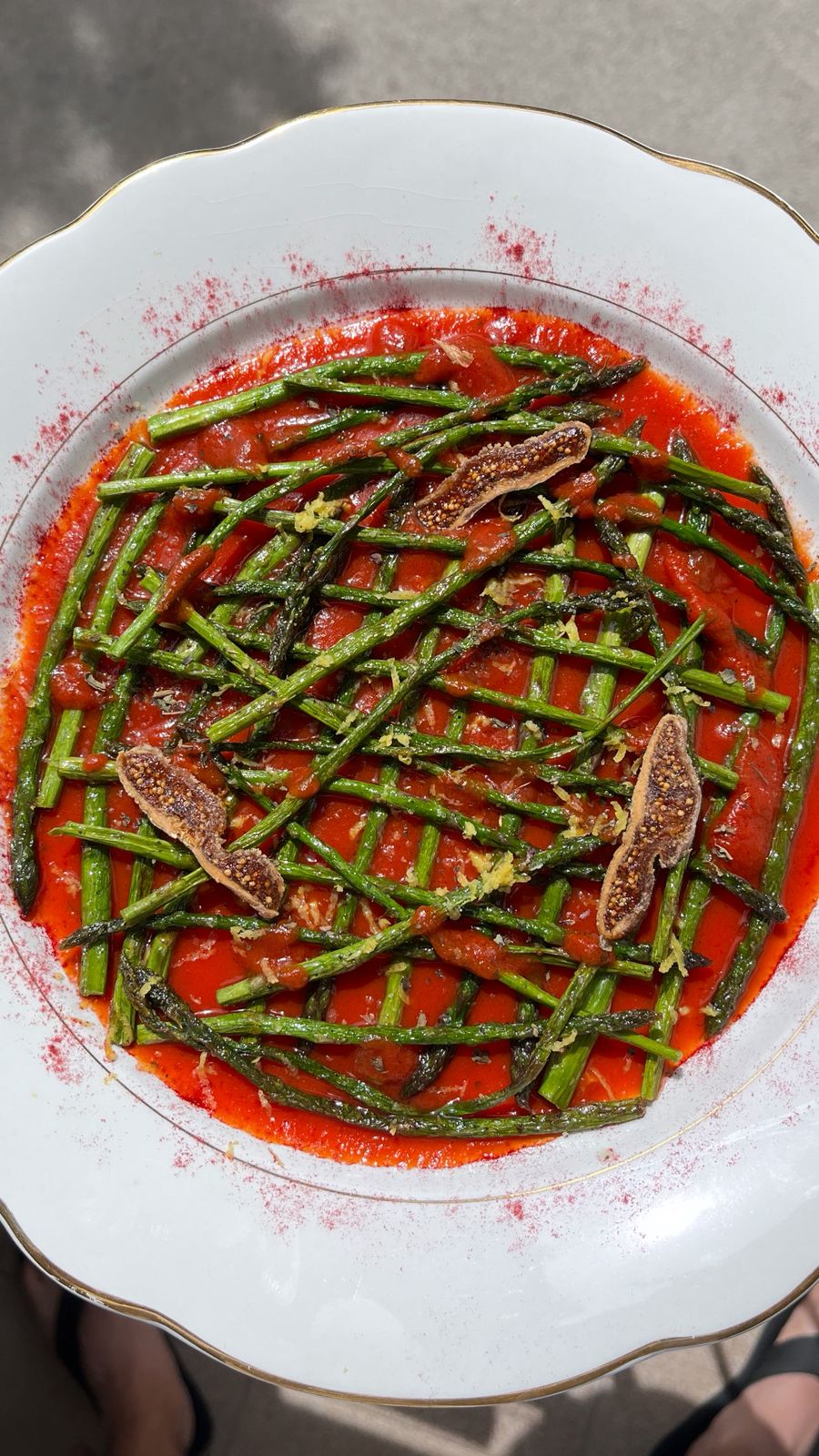 Aspargos com molho de tomate vermelho e figos — Chef Vilson De Borba