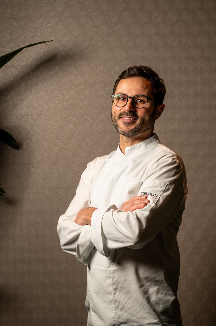 Chef Vilson De Borba com dolma branca Goeldlin — retrato profissional